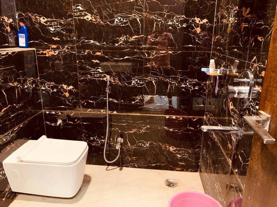 Sai Inn, 2 Bhk Luxury Flat At Mahmoorganj, Apartment