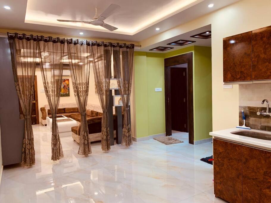 Sai Inn, 2 Bhk Luxury Flat At Mahmoorganj, Apartment *